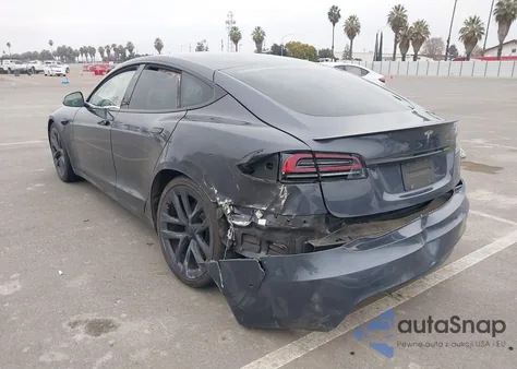 2022 Tesla Model S Plaid Tri Motor All-Wheel Drive z USA, uszkodzony, nr VIN 5YJSA1E69NF472313